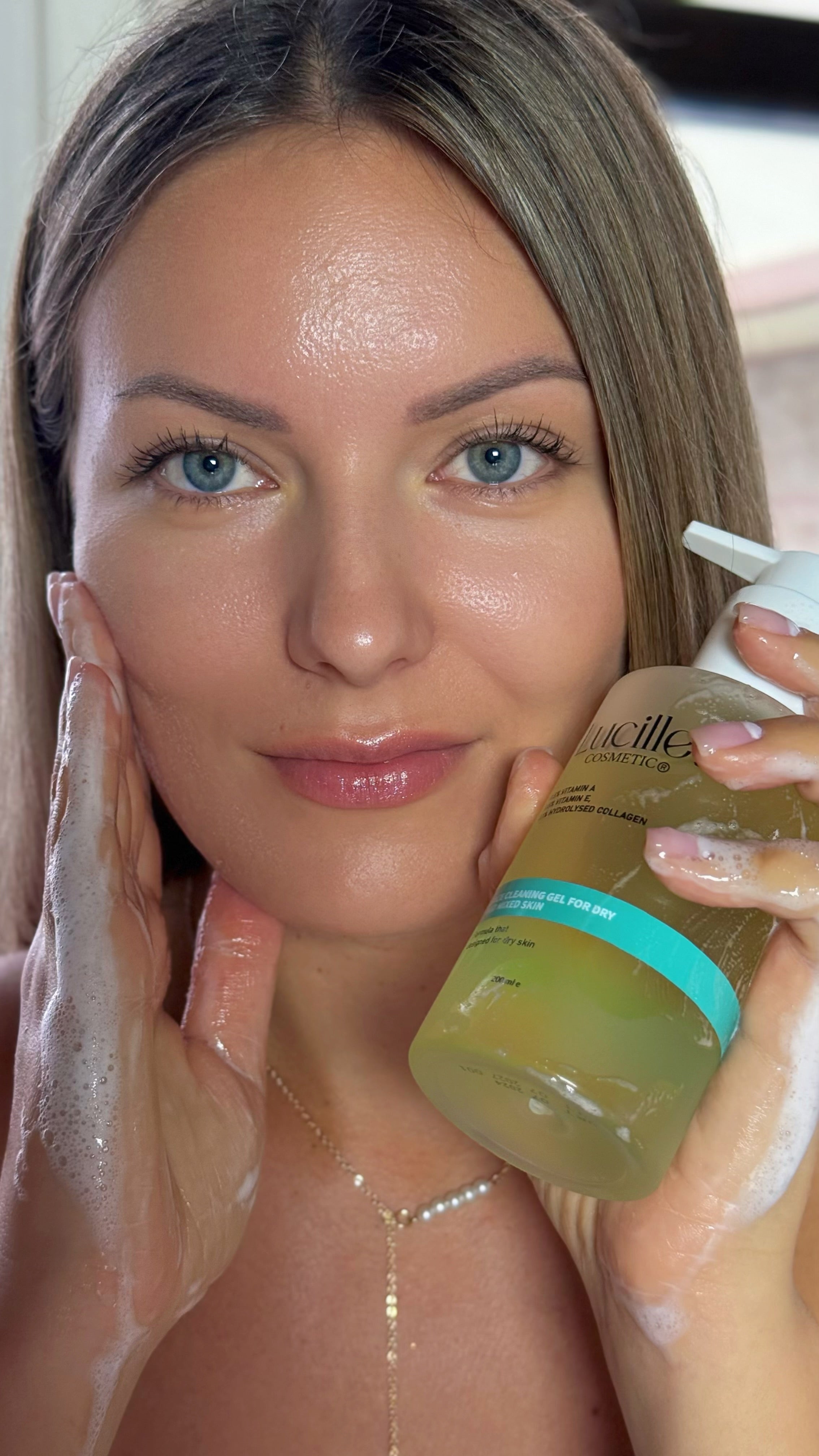 Kuru & Karma Ciltler İçin Yüz Temizleme Jeli | Vitamin A + E Destekli | %100 Vegan