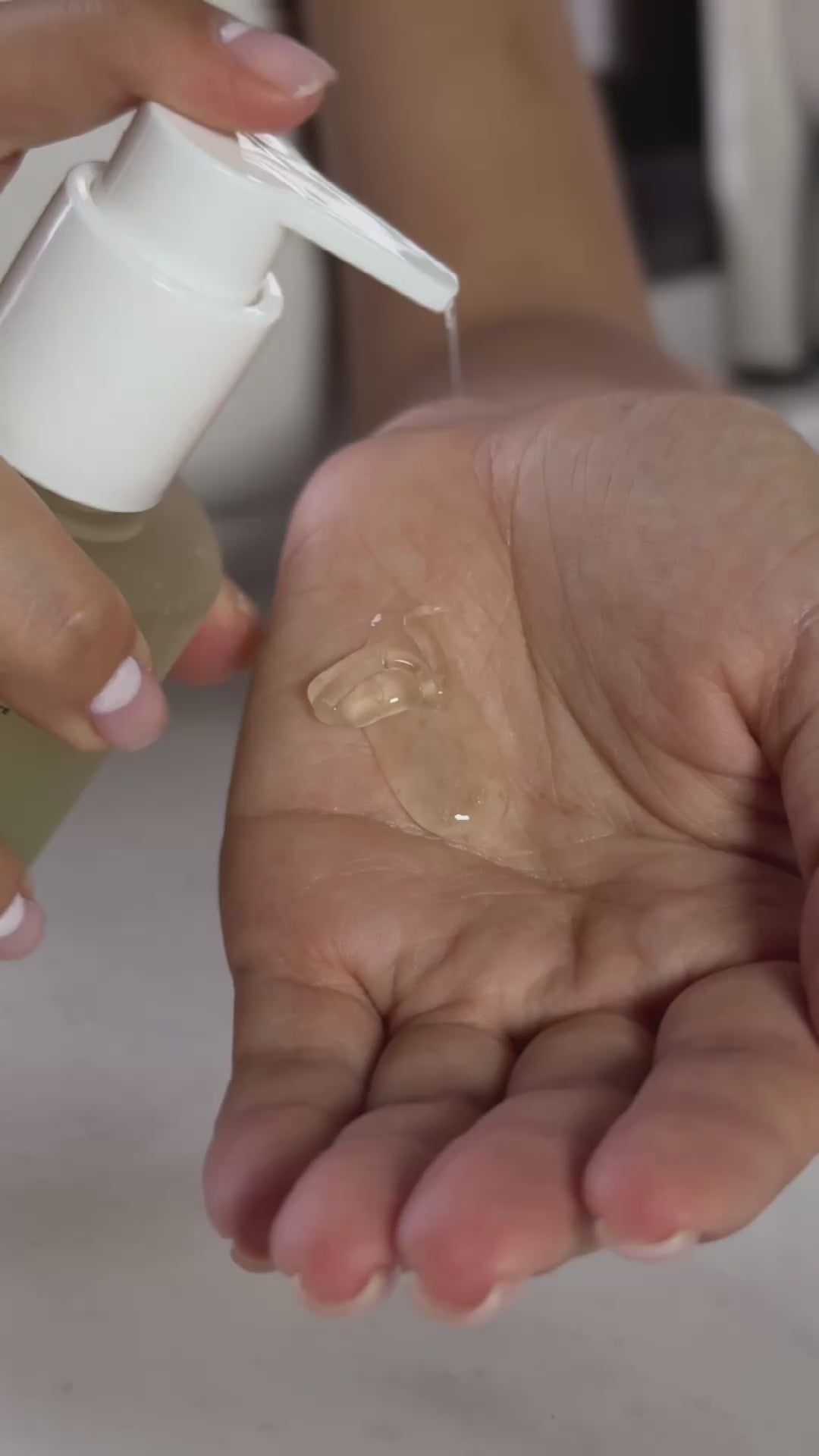 Videoyu yükle: Kuru &amp; Karma Ciltler İçin Yüz Temizleme Jeli | Vitamin A + E Destekli | %100 Vegan